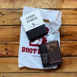 NEW Cody James Embossed Leather Tri-Fold Wallet – Brown